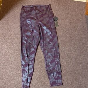 NWT Women’s size large Yogalicious leggings